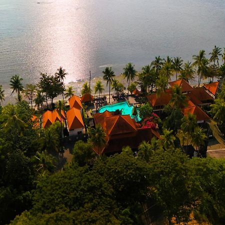 Nugraha Lovina Seaview Resort & Spa Екстер'єр фото