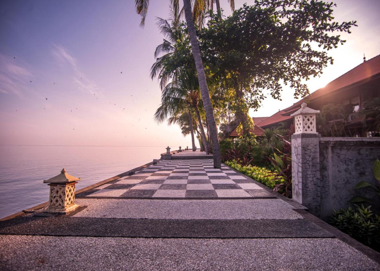 Nugraha Lovina Seaview Resort & Spa Екстер'єр фото