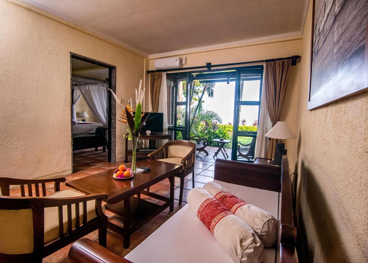 Nugraha Lovina Seaview Resort & Spa Екстер'єр фото