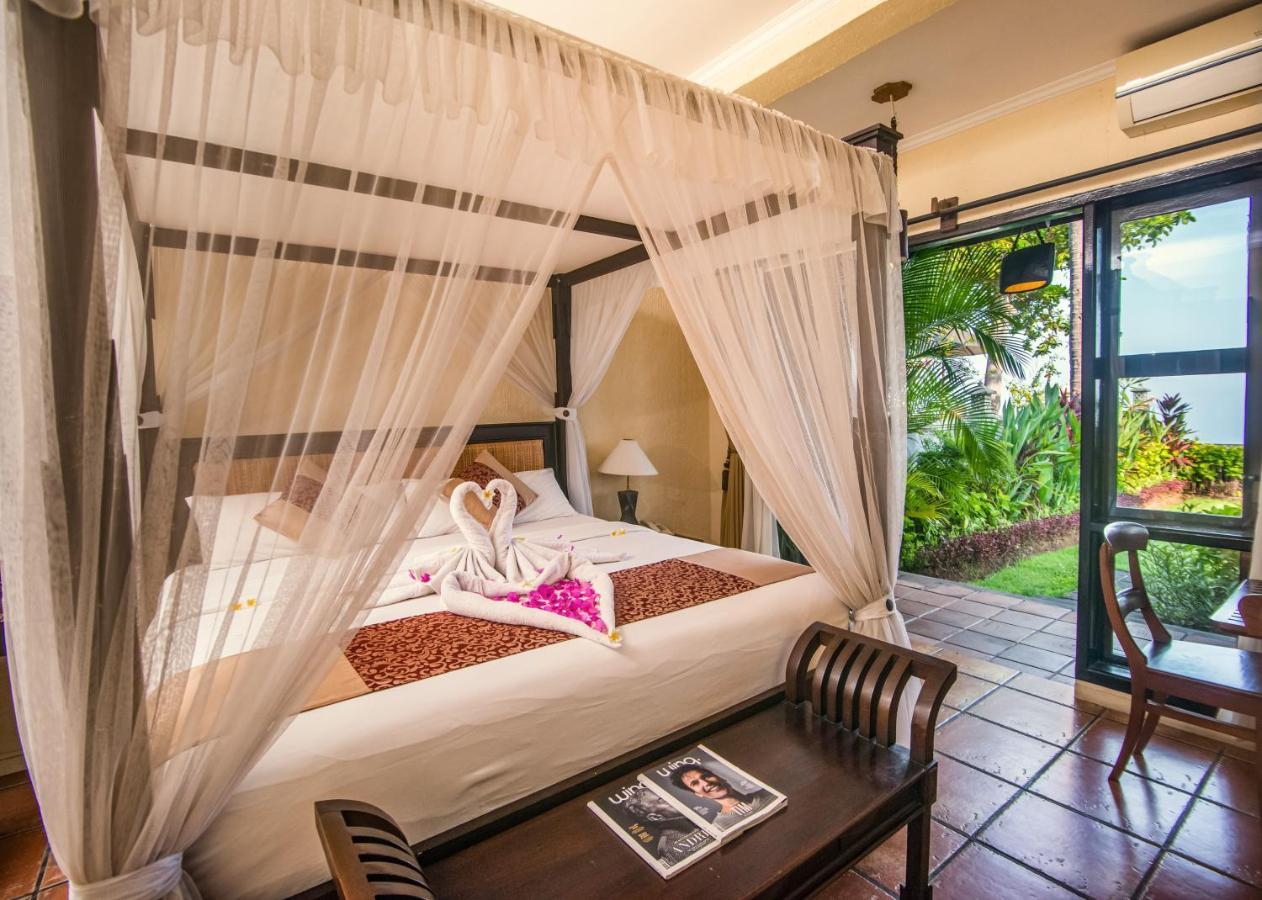 Nugraha Lovina Seaview Resort & Spa Екстер'єр фото