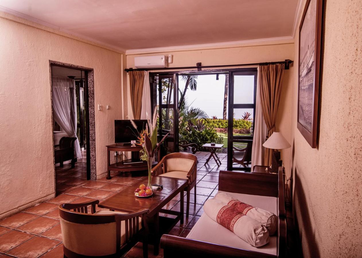 Nugraha Lovina Seaview Resort & Spa Екстер'єр фото