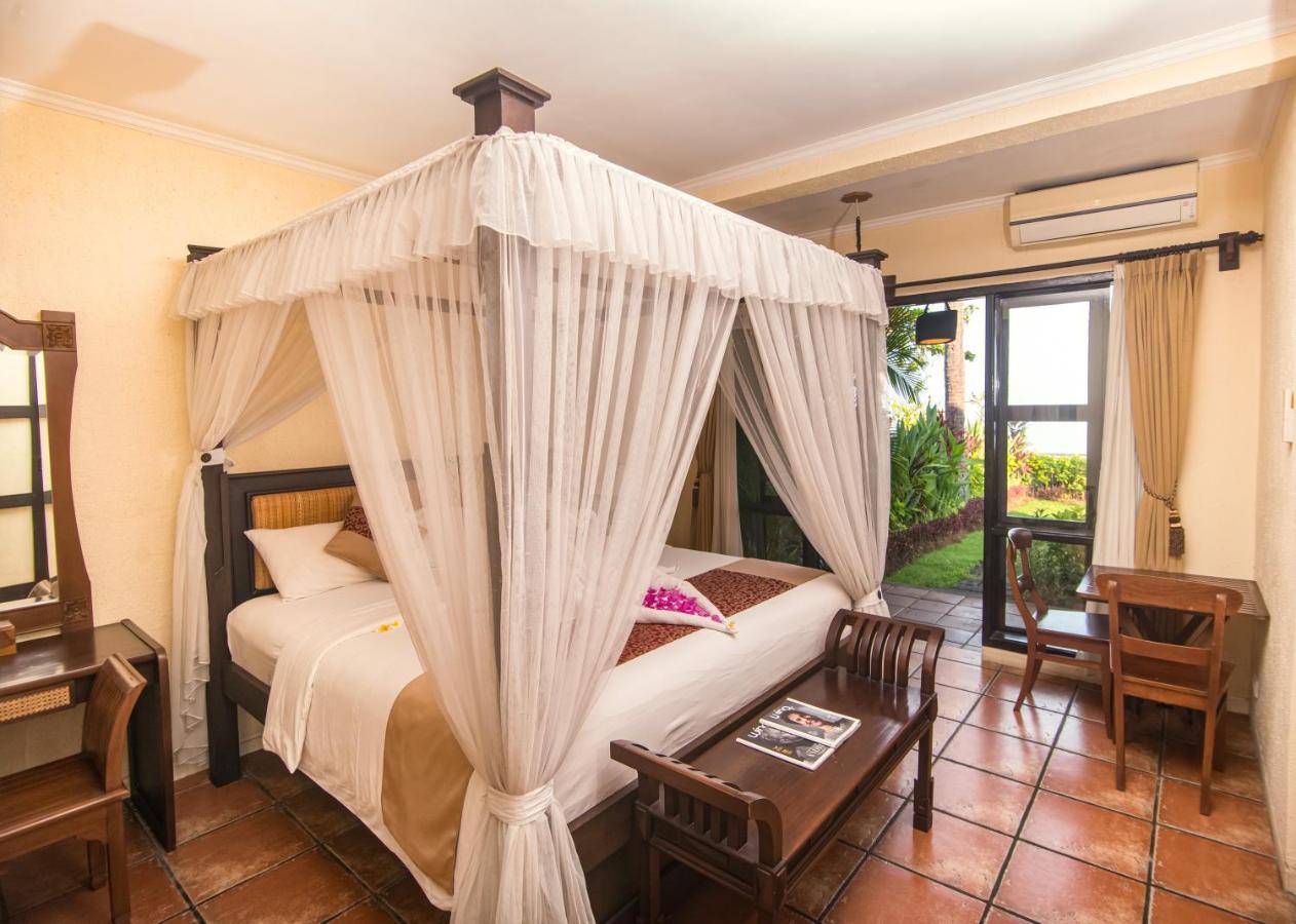 Nugraha Lovina Seaview Resort & Spa Екстер'єр фото