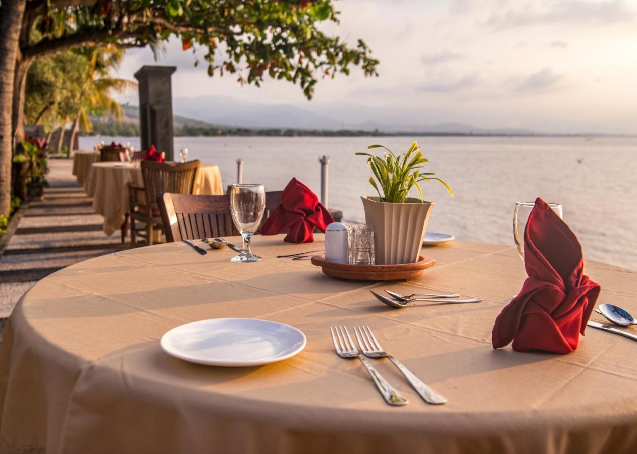 Nugraha Lovina Seaview Resort & Spa Екстер'єр фото