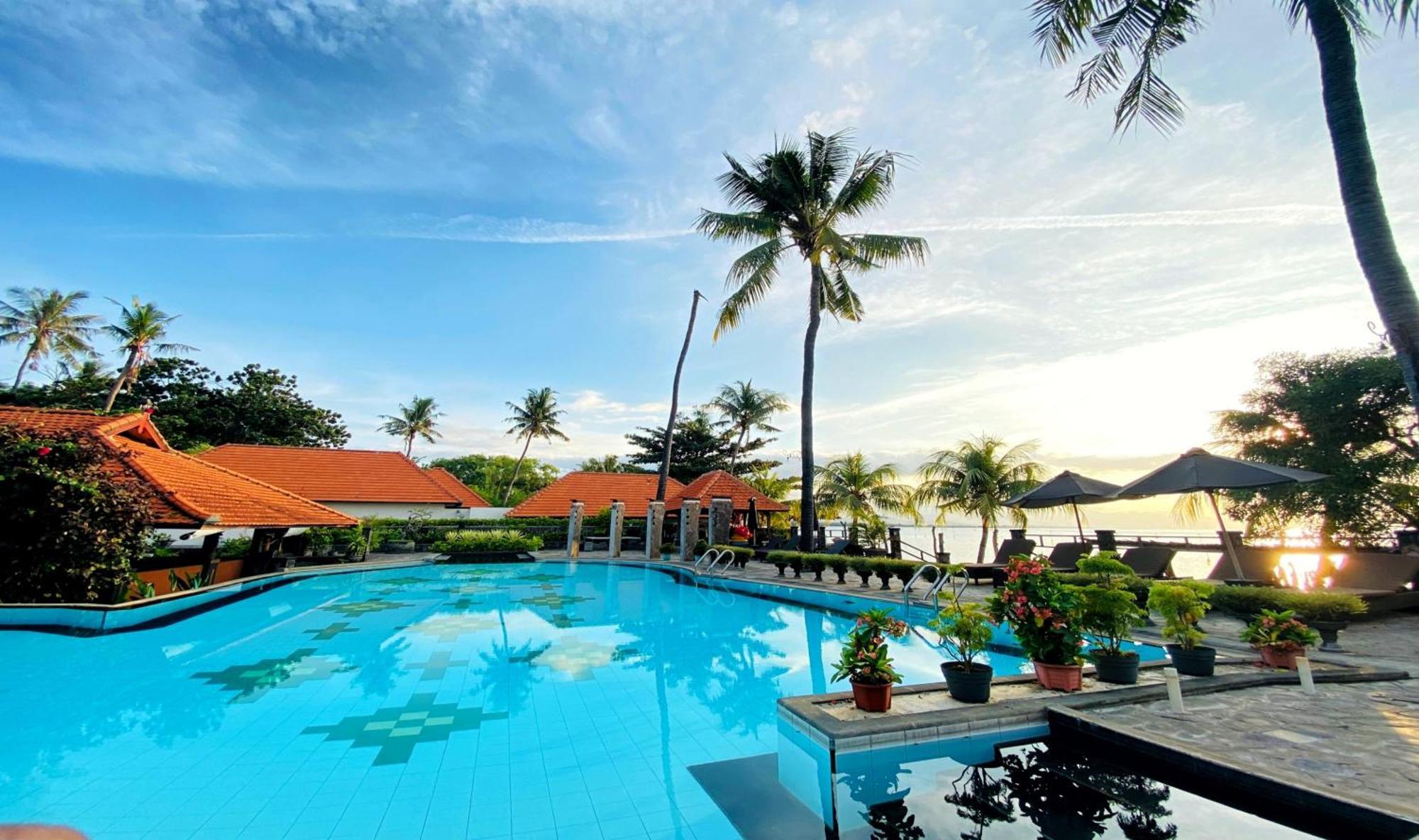Nugraha Lovina Seaview Resort & Spa Екстер'єр фото