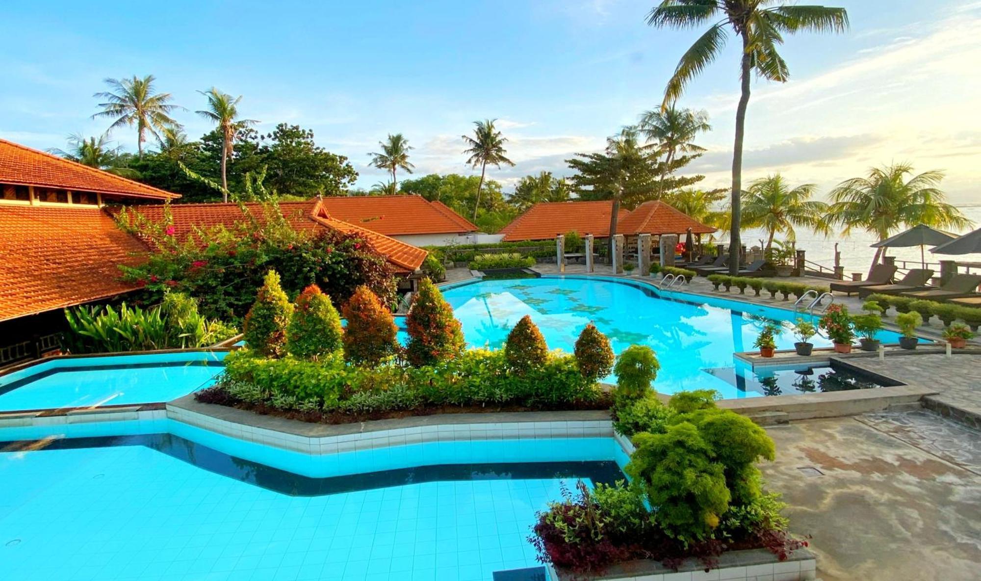 Nugraha Lovina Seaview Resort & Spa Екстер'єр фото