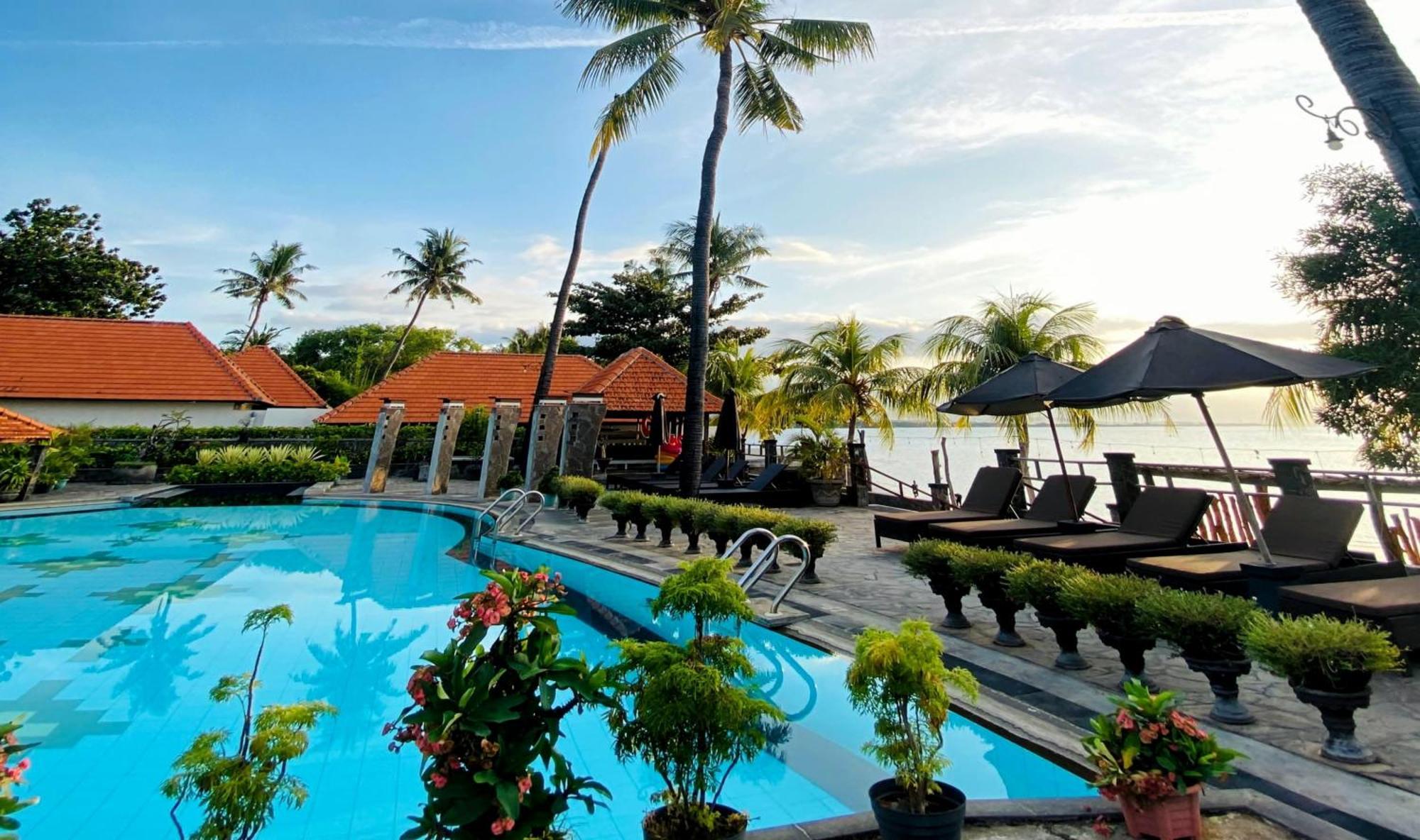 Nugraha Lovina Seaview Resort & Spa Екстер'єр фото